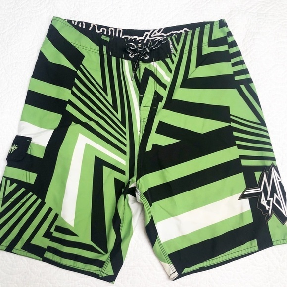 Maui & Sons Green Black Geo Boardshorts 36 - Picture 1 of 7
